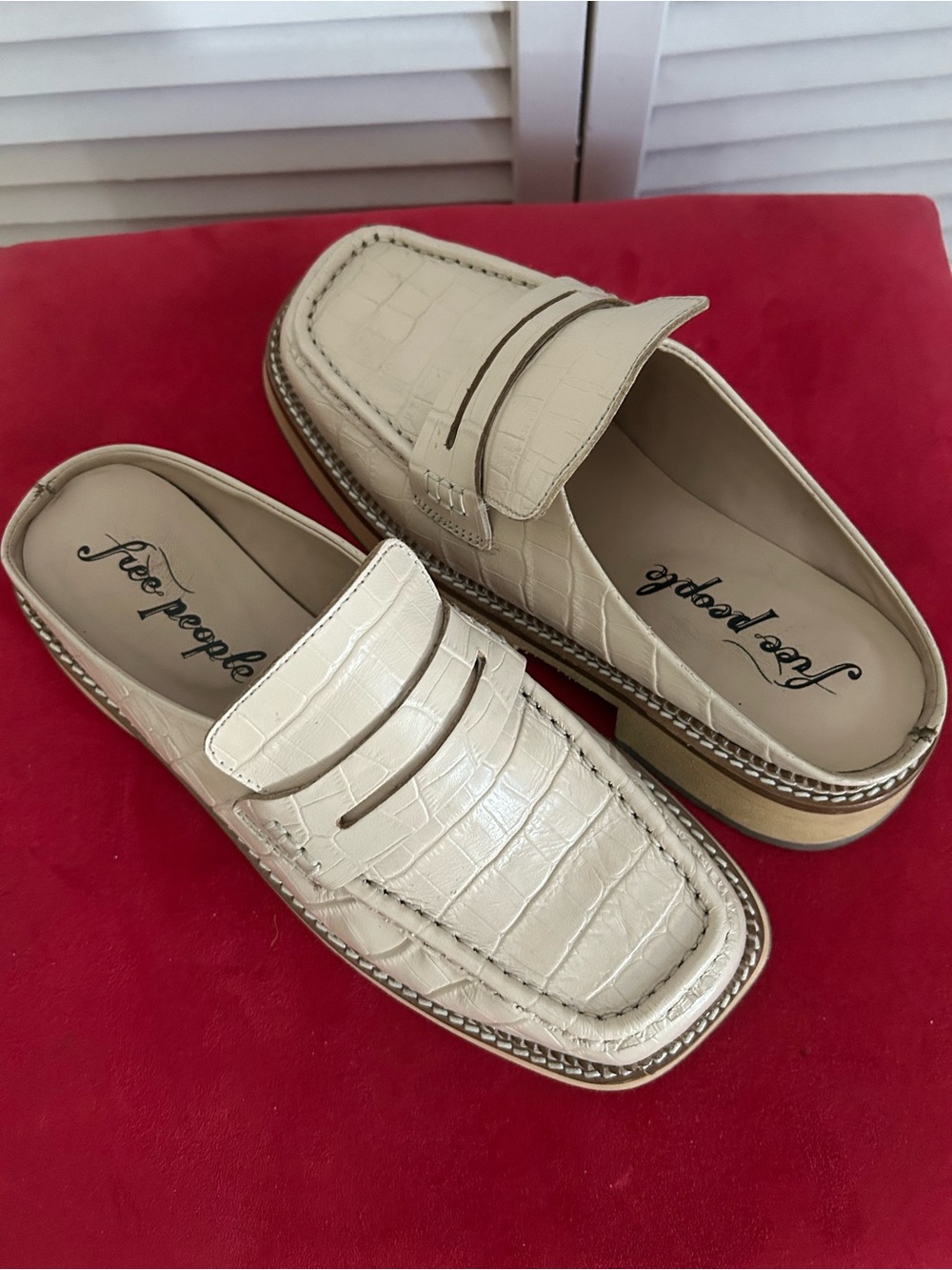 Free People Cream Croc-Embossed Slip-On Loafers womens 7 - 37